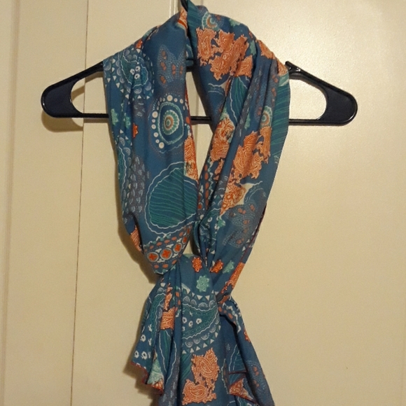 SCARF - Picture 2 of 3